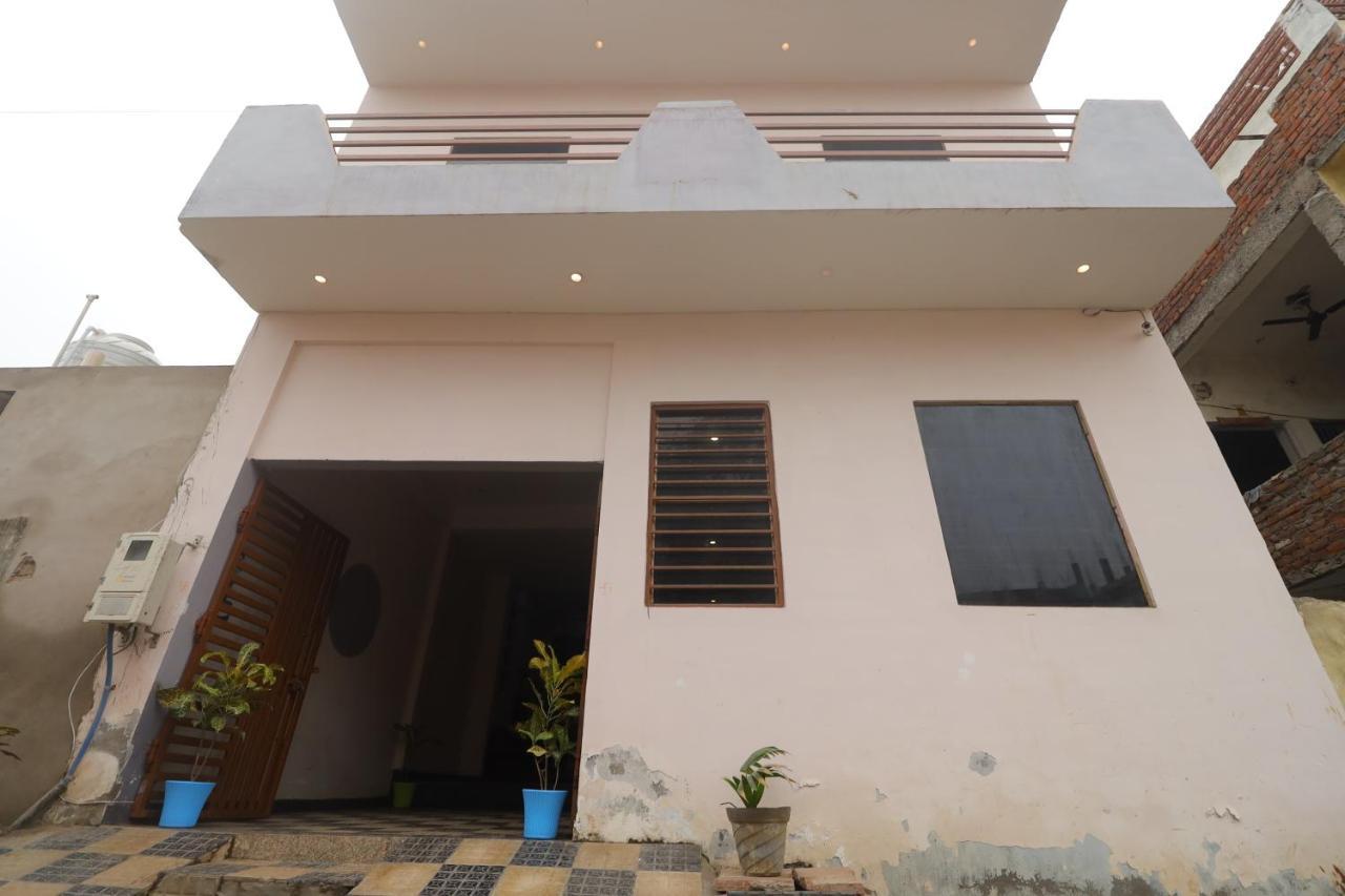 Awesome Home Stay Agra  Exterior photo